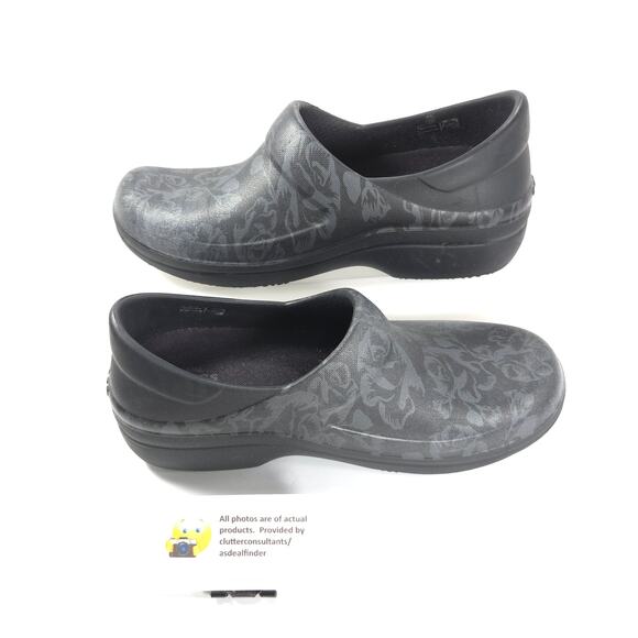 Crocs Casual Non Slip Slip On Mule Clog Womens Size 8 Black Floral Rubber - Picture 4 of 9